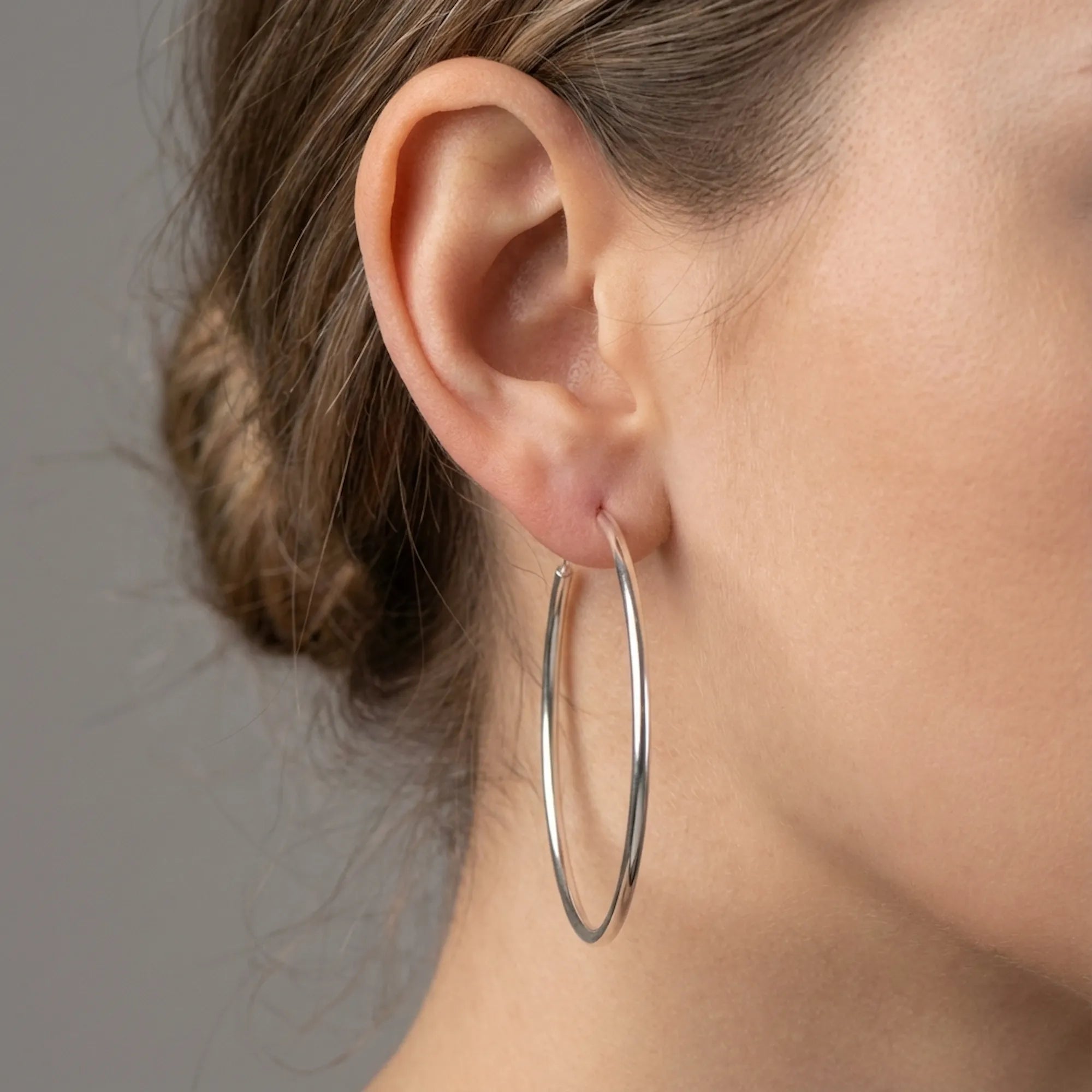 How to Choose the Right Earrings for Your Face Shape, by Luna Dura UAE