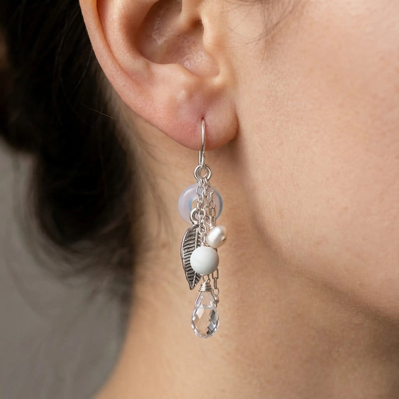 Read our complete guide to hypoallergenic earrings for sensitive ears, discovering the best safe materials for comfortable, daily wear.
