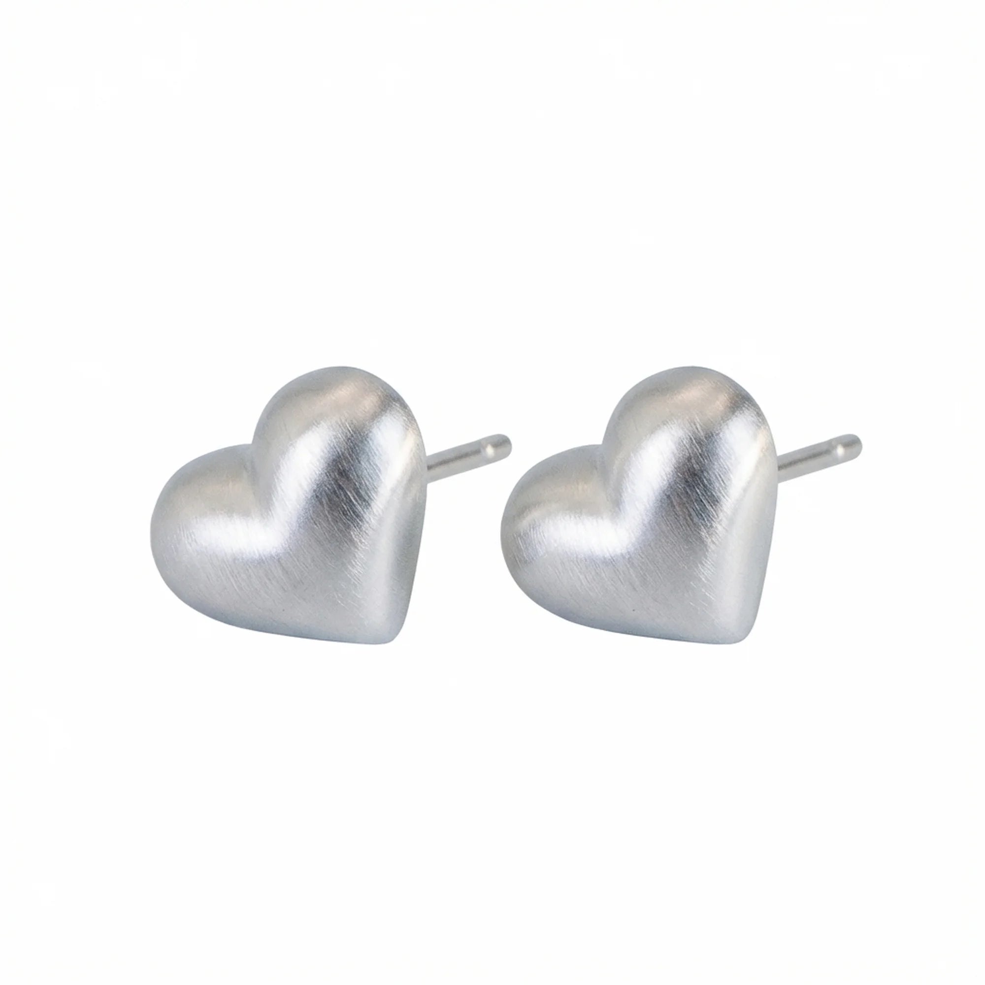 Heart silver stud earrings in 925 sterling on white background Dubai | Position note: Main product layout