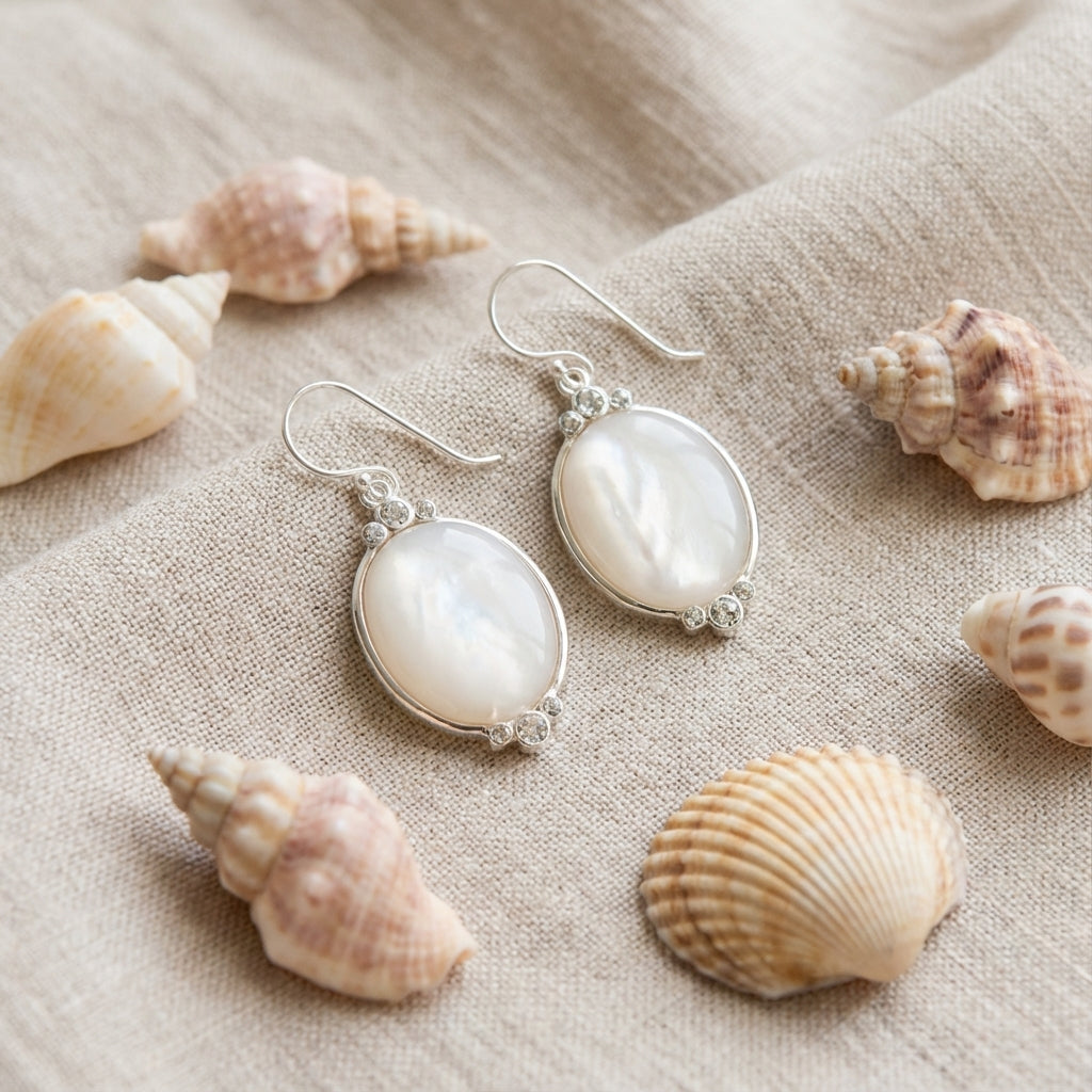 أقراط بيضاوية متدلية من الفضة الإسترلينية واللؤلؤ مع لمسات من الكريستال