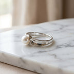 خاتم رومانسي منحوت من الفضة واللؤلؤ