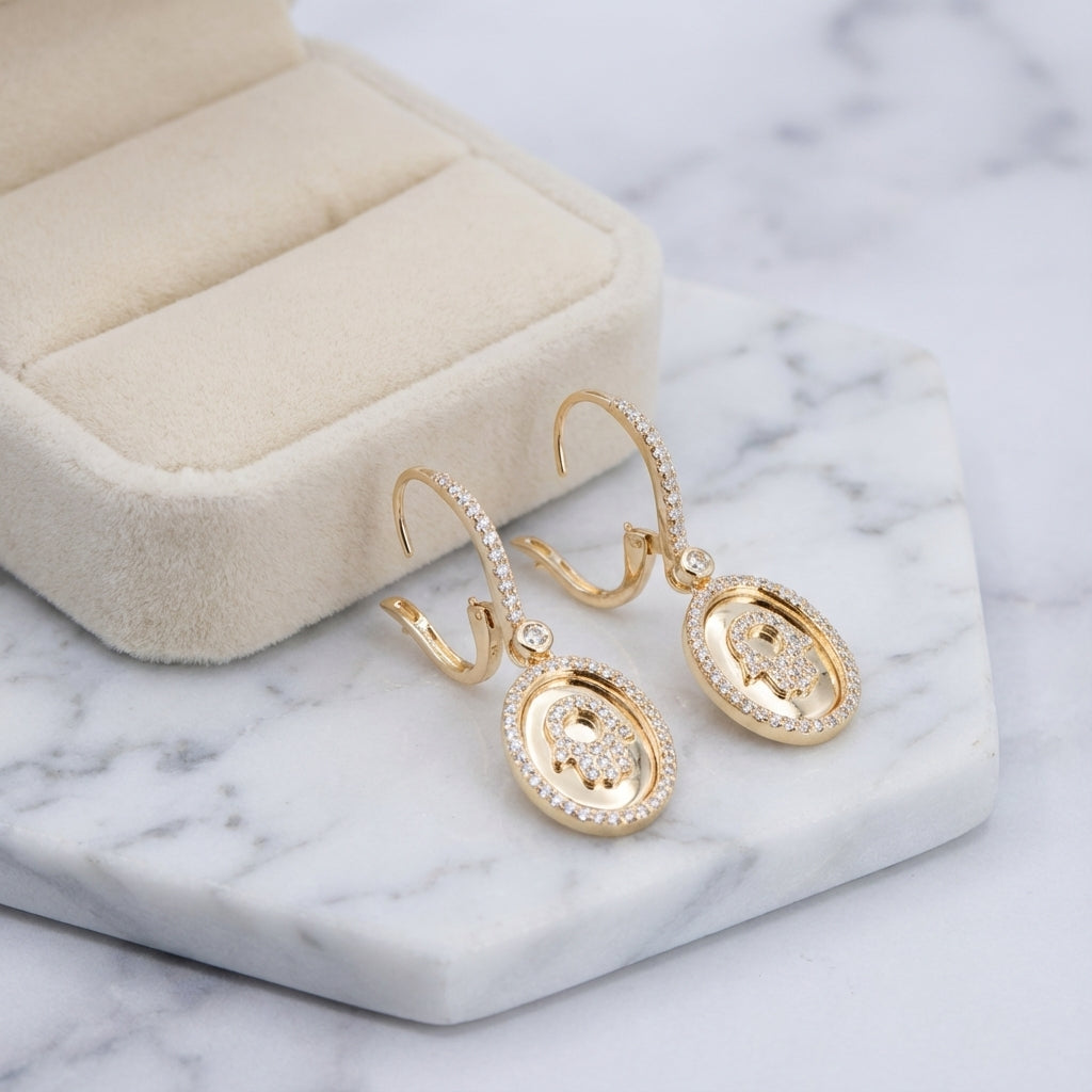 أقراط بيضاوية متدلية على شكل يد همسة من الفضة الإسترليني مرصعة بالزركونيا