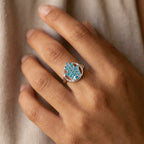 خاتم همسة فضي مرصع بتوباز أزرق ومينا - تميمة الحارس الأزرق