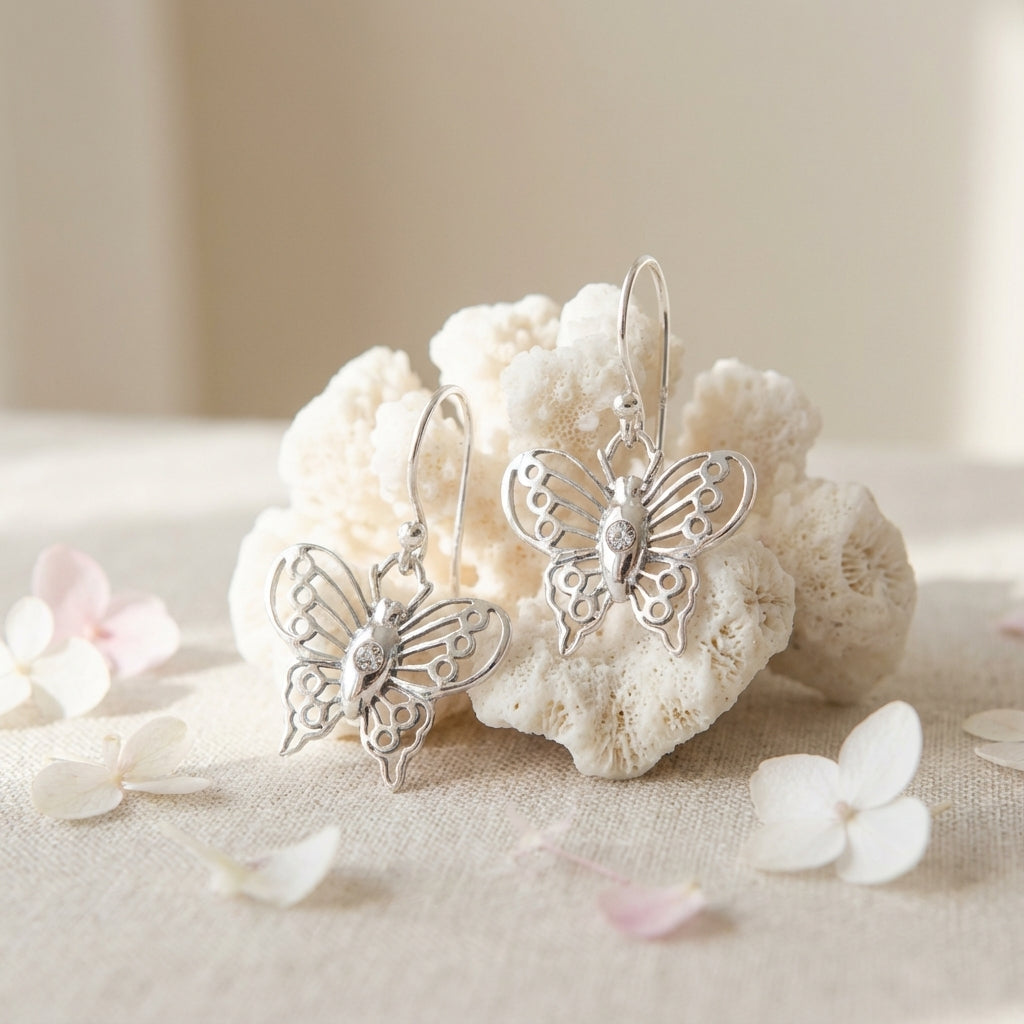 أقراط متدلية من الفضة الإسترلينية بتصميم فراشة مزخرفة بأحجار الراين