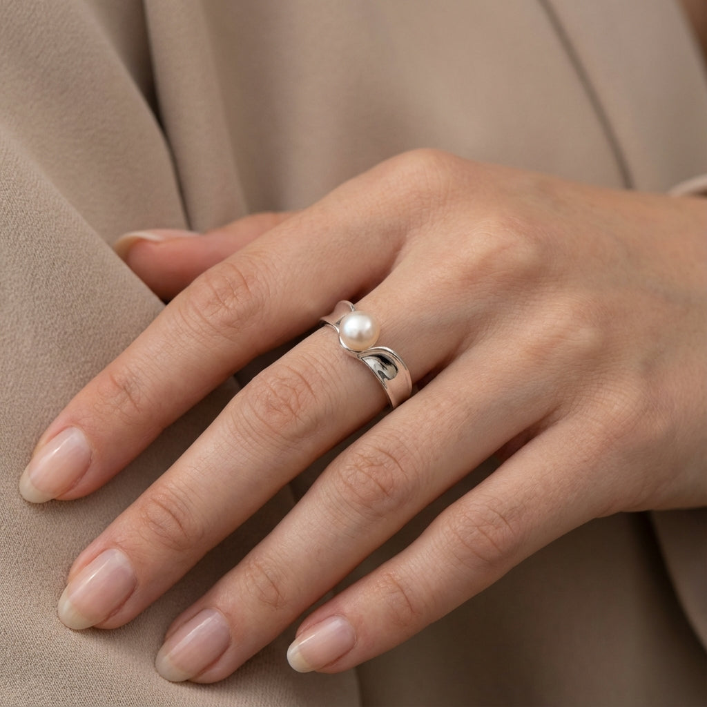 Romantic Sculpted Silver Pearl Contour Ring