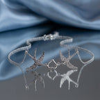 قلادة فضية للأزواج على شكل طائر السنونو مع رمز قلب الحب