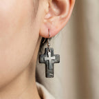 أقراط متدلية على شكل صليب من الصدف الطبيعي من الفضة عيار 925 - أبيض، أسود، برونزي