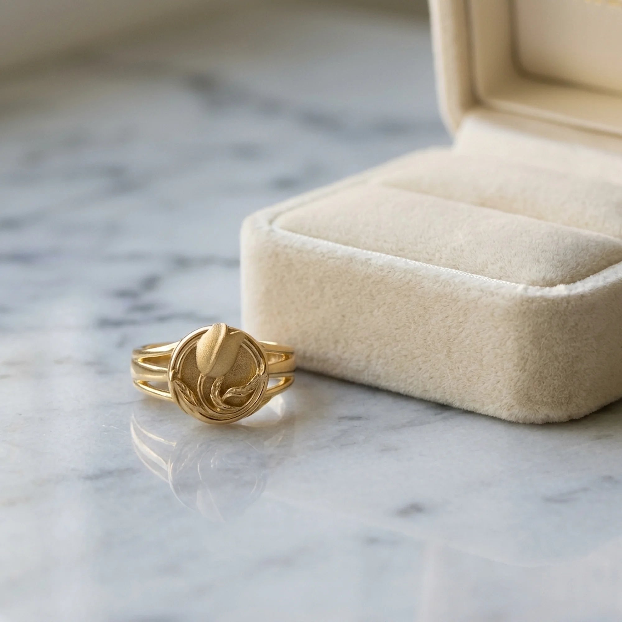 18K gold vermeil tulip medallion ring in 925 sterling silver resting beside a velvet jewellery box in Dubai.
