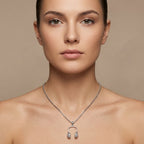 قلادة سماعات رأس دي جيه مرصعة بالكريستال مصنوعة من الفضة الإسترليني عيار 925 مع تفاصيل من الزركونيا المكعبة