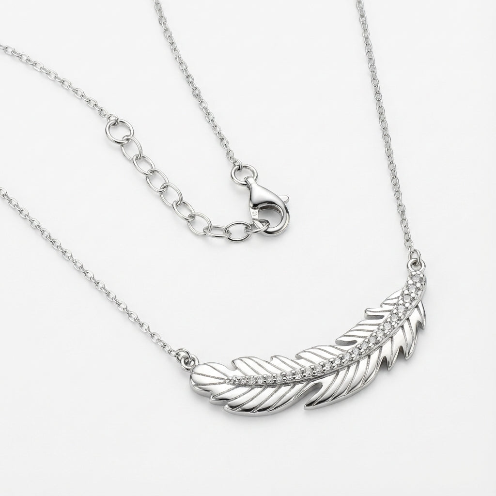 قلادة محطة أيريا الخطية من الفضة المطلية بالروديوم