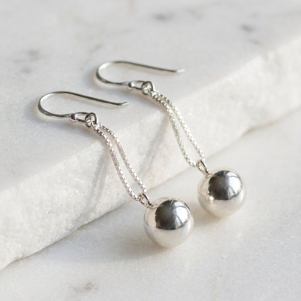 أقراط فضية متدلية بتصميم كروي، مجوهرات أنيقة وبسيطة للنساء، إكسسوار مستوحى من الفخامة