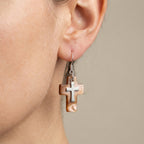 أقراط متدلية على شكل صليب من الصدف الطبيعي من الفضة عيار 925 - أبيض، أسود، برونزي