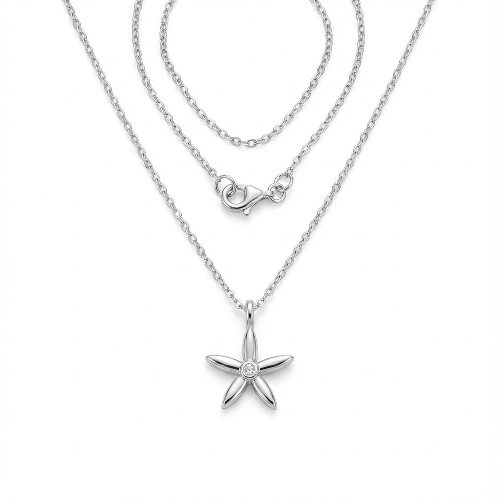 قلادة فضية بزهرة الياسمين مرصعة بالزركونيا المكعبة