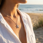 قلادة فضية بزهرة الياسمين مرصعة بالزركونيا المكعبة