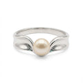 polished silver ring with sculpted band and freshwater pearl luna dura dubai