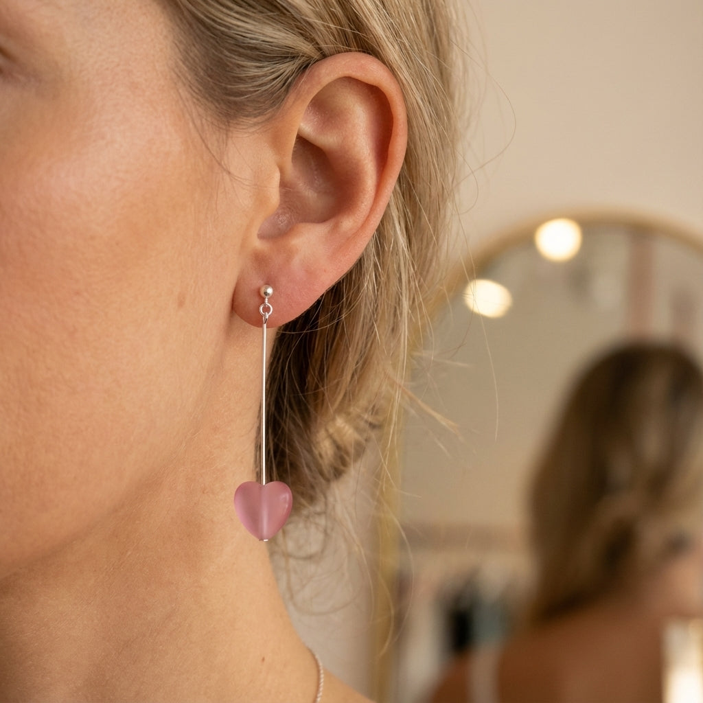 أقراط متدلية على شكل قلب وردي مثلج من الفضة الإسترليني بتصميم بسيط