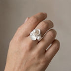 خاتم لؤلؤ مزدوج على شكل قطرة ندى من الفضة الإسترليني عيار 925 - تصميم نباتي على شكل ورقة نبات الهوستا