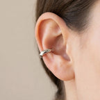 Woman wearing a faceted silver ear cuff on the helix with no piercing. Luna Dura Dubai.